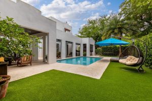 Top 5 Benefits of Artificial Turf for Texas Homes with Pools