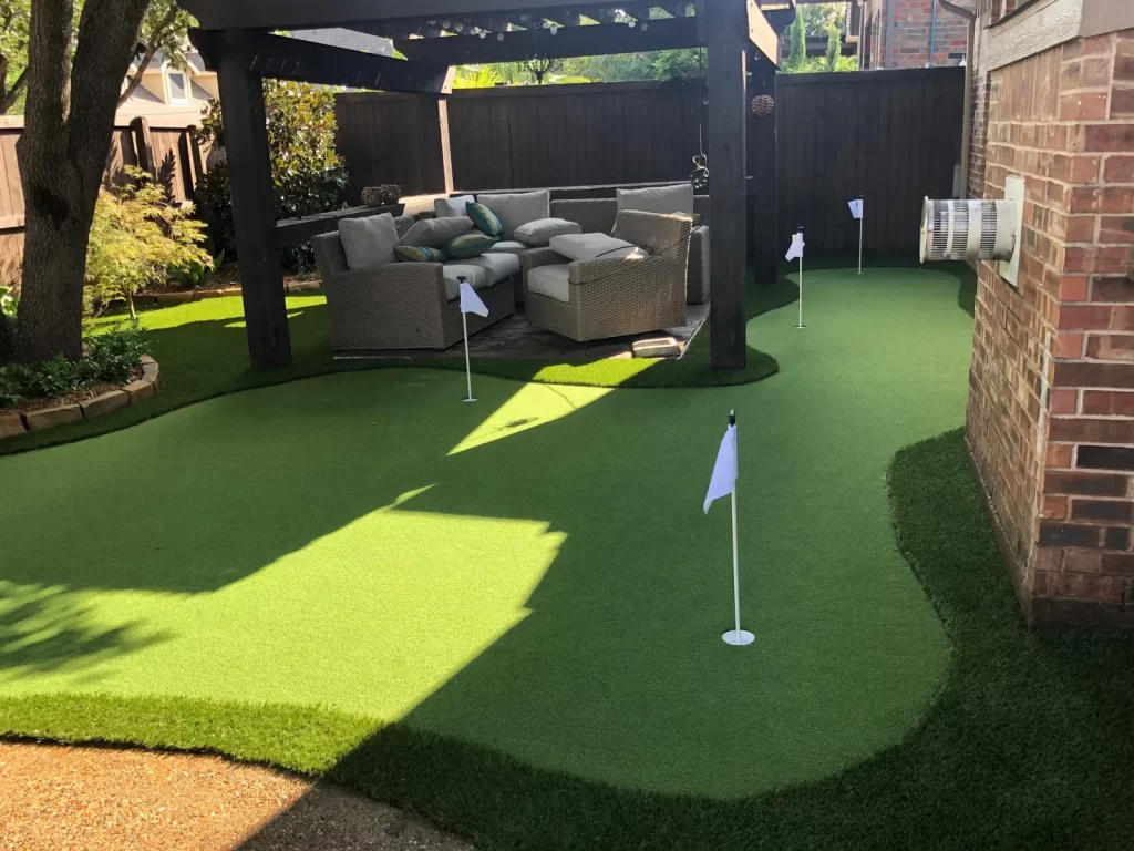 Artificial grass putting green